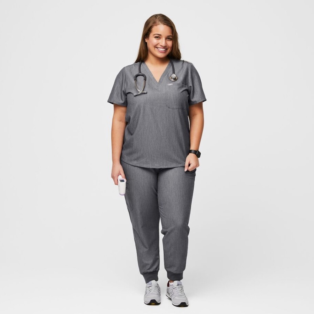 FIGS Graphite Color Scrub set (L)